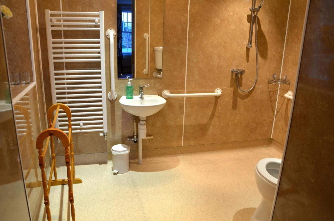 Bridge Farmhouse - Eight Ensuite Bedrooms Salisbury Exterior photo