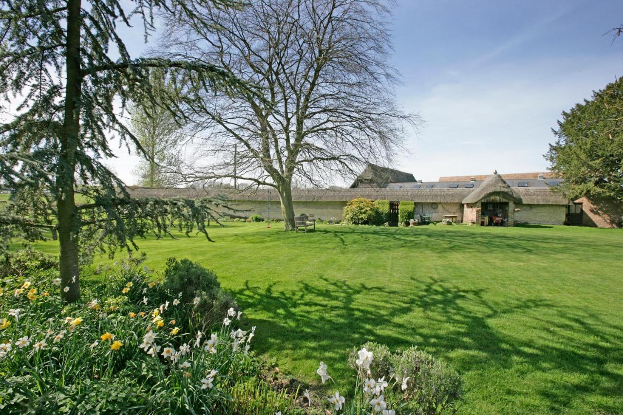 Bridge Farmhouse - Eight Ensuite Bedrooms Salisbury Exterior photo