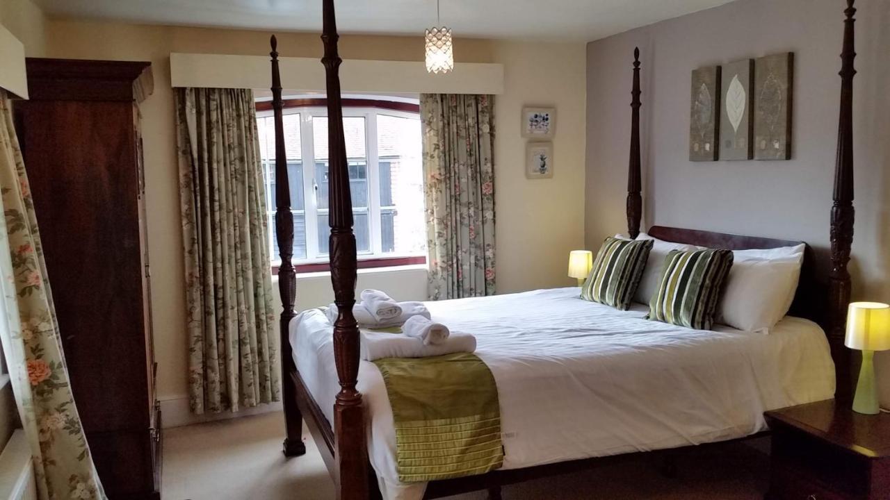 Bridge Farmhouse - Eight Ensuite Bedrooms Salisbury Exterior photo
