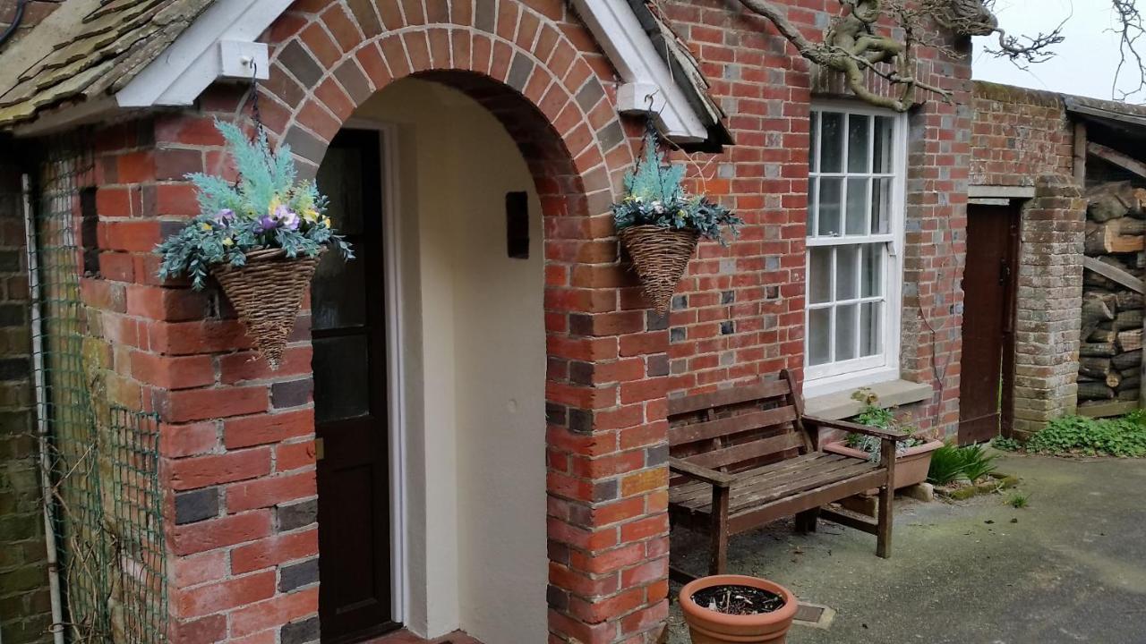 Bridge Farmhouse - Eight Ensuite Bedrooms Salisbury Exterior photo