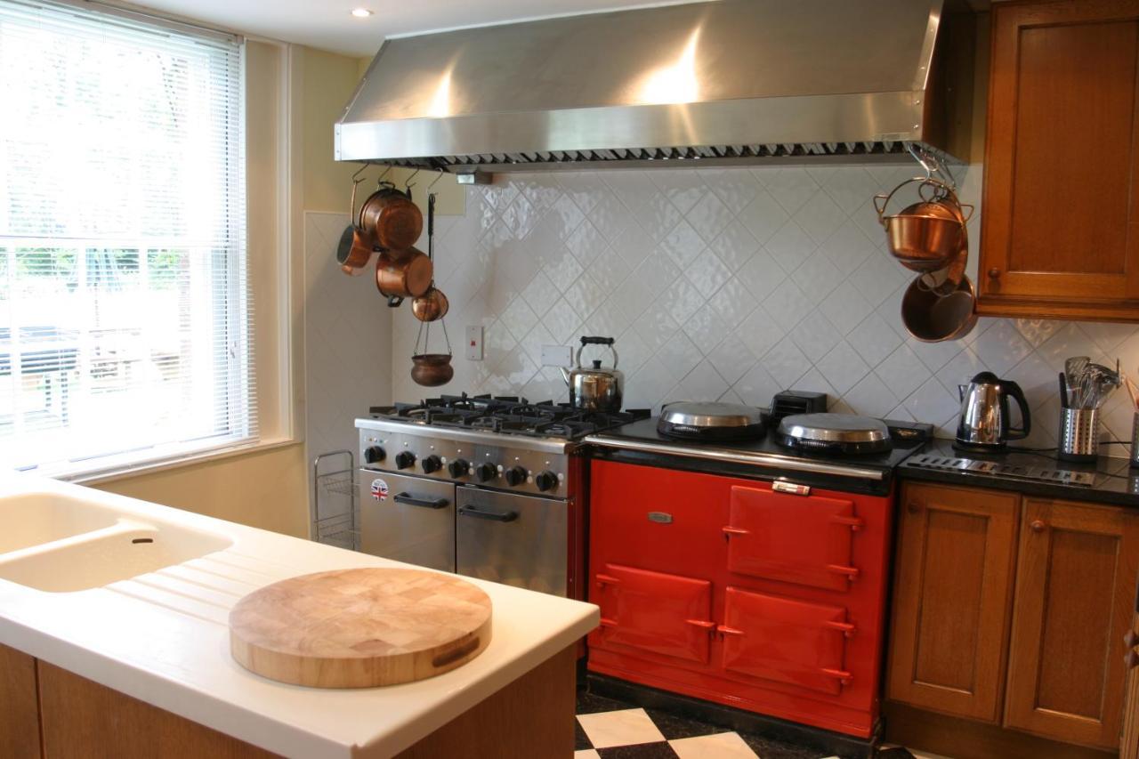 Bridge Farmhouse - Eight Ensuite Bedrooms Salisbury Exterior photo