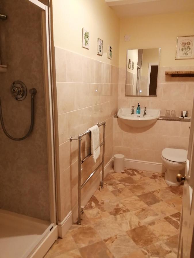 Bridge Farmhouse - Eight Ensuite Bedrooms Salisbury Exterior photo